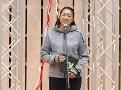 大会アンバサダーの委嘱式　佐伯美香さん