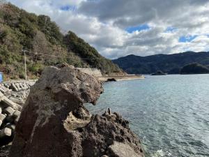 宇和島市＿ゴジラ岩