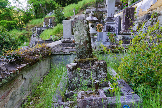 川田雄琴一家の墓の画像2