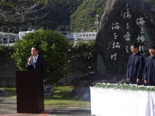 11月24日（日曜日）ハワイ少年野球チームによるえひめ丸慰霊碑への献花式（宇和島水産高等学校）