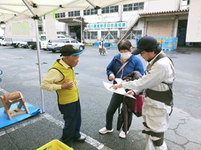 アシストスーツの着用体験