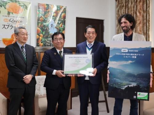 12月2日（月曜日）大洲市長、地域振興団体代表らの訪問（県庁）