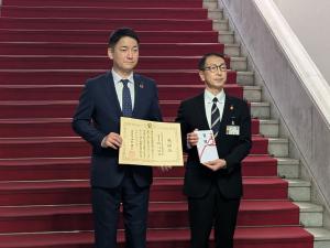 三井住友海上火災保険(株)との寄附贈呈式