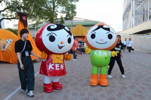 人KENまもるくん、あゆみちゃんの着ぐるみ