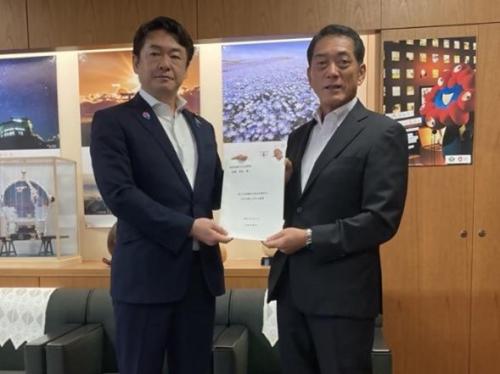 8月5日（火曜日）全国知事会原子力発電対策特別委員会委員長として「原子力発電所の安全対策及び防災対策に対する提言」について要請(経済産業大臣政務官)（東京都）