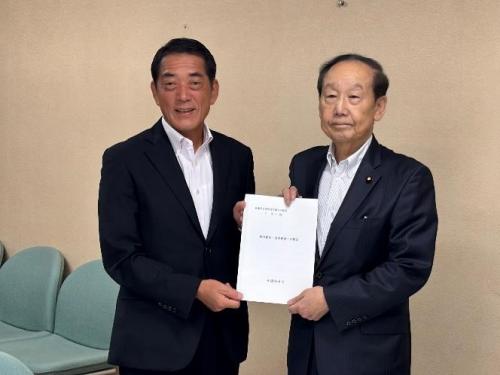 8月5日（火曜日）全国知事会地方創生・日本創造本部長として「地方創生・日本創造への提言」について要請（自民党新地方創生本部長）（東京都）