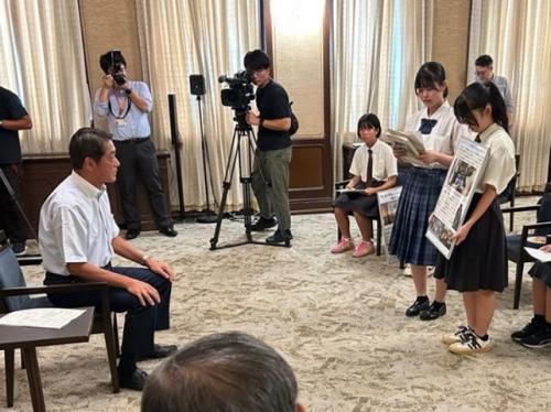 8月22日（金曜日）JR予土線圏域の高校生らの訪問（同線沿線の地域活性化に関する取組報告）（県庁）