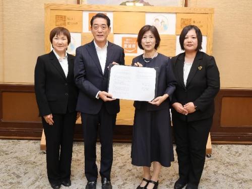 10月31日（金曜日）一般社団法人愛媛県助産師会との誰もが安心して産み育てられる環境整備に関する連携協定書調印式（県庁）