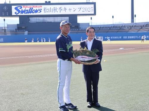 11月7日（金曜日）東京ヤクルトスワローズ松山秋季キャンプ訪問（松山市）