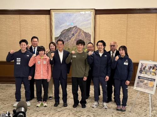 11月7日（金曜日）スポーツクライミング競技日本代表選手らの訪問（県庁）