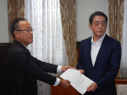 11月20日（木曜日）四国電力社長らの訪問（伊方発電所1号機の廃止措置等に関する報告）（県庁）