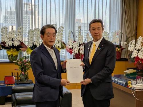 12月11日（木曜日）全国知事会地方創生・日本創造本部長として「地方創生・日本創造への提言」について要請（内閣府特命担当大臣(地方創生)兼地域未来戦略担当大臣）（東京都）