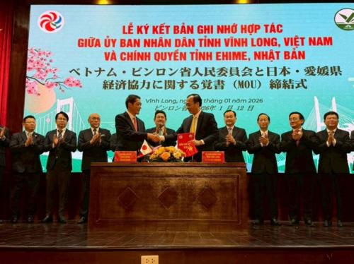 1月12日(月曜日)(現地時間)ビンロン省人民委員会との経済協力に関する覚書調印式(ベトナム)
