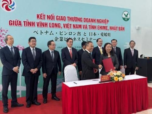 1月12日（月曜日）(現地時間)現地人材育成機関とビンロン省人民委員会の覚書締結式（ベトナム）