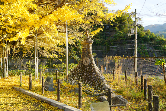 旧鈍川小学校二宮金次郎像台座 の画像