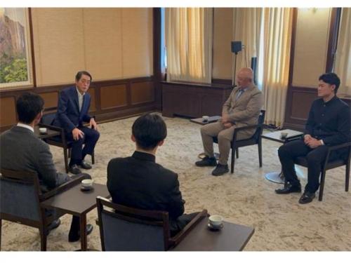 2月3日(火曜日)慶應義塾体育会野球部選手、監督らの訪問(県庁)