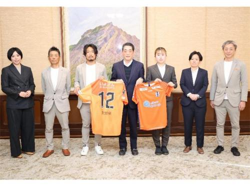 2月5日(木曜日)愛媛FC会長・社長・選手・監督、愛媛FCレディース選手・監督の訪問(県庁)