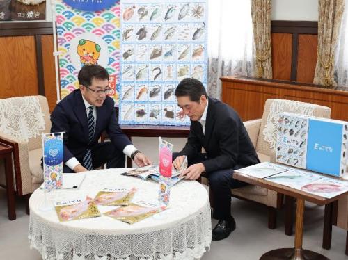 2月25日(水曜日)印刷会社の訪問(愛媛の水産情報誌創刊10周年記念号の発刊報告)(県庁)