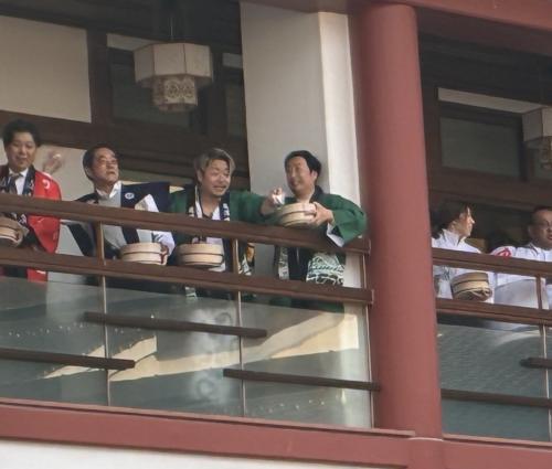 道後温泉まつり「祝い餅まき」