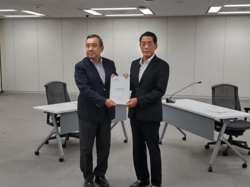 8月4日（火曜日）全国知事会原子力発電対策特別委員会委員長として「原子力発電所の安全対策及び防災対策に対する提言」について要請（原子力規制庁長官）（東京都）