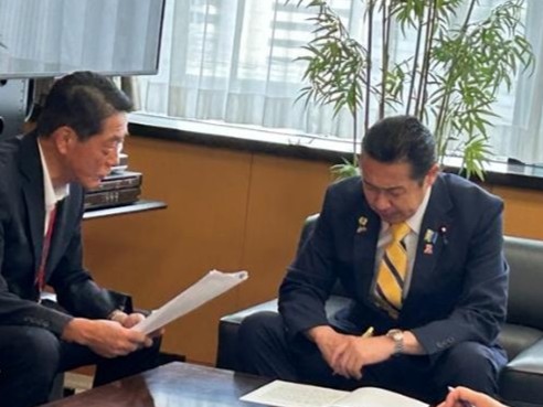8月4日（火曜日）全国知事会地方創生・地域未来戦略推進本部長として「地方創生・日本創造への提言」を要請(内閣府特命担当大臣（地方創生）)（東京都）