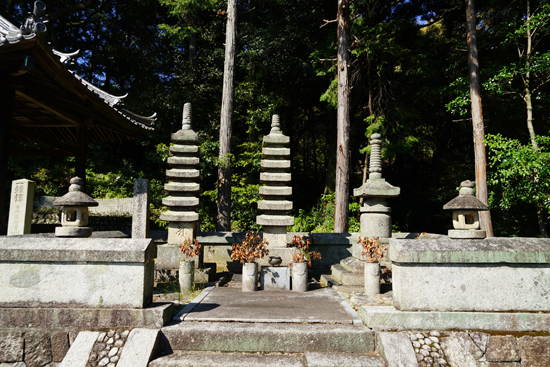 満願寺石塔の画像1
