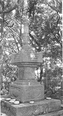 石造宝篋印塔（宝蔵寺）の画像