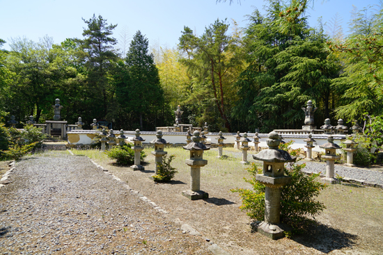 今治藩主の墓の画像1