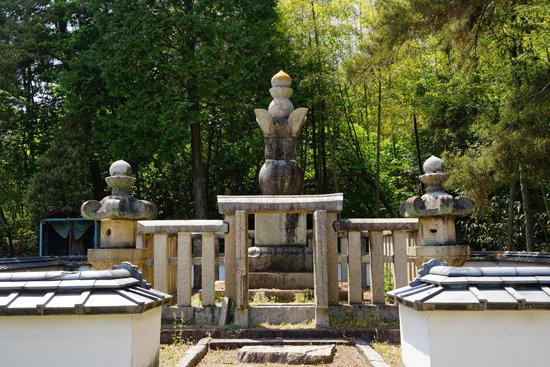 今治藩主の墓の画像2