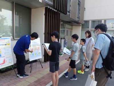 暑さ指数の測定の様子