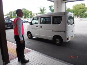 卸業集配車で搬送