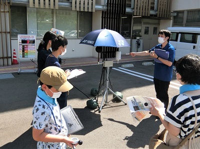 暑さ指数の測定の様子